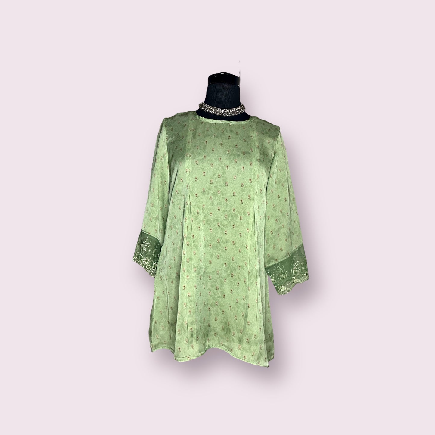 Green high-low printed crepe top